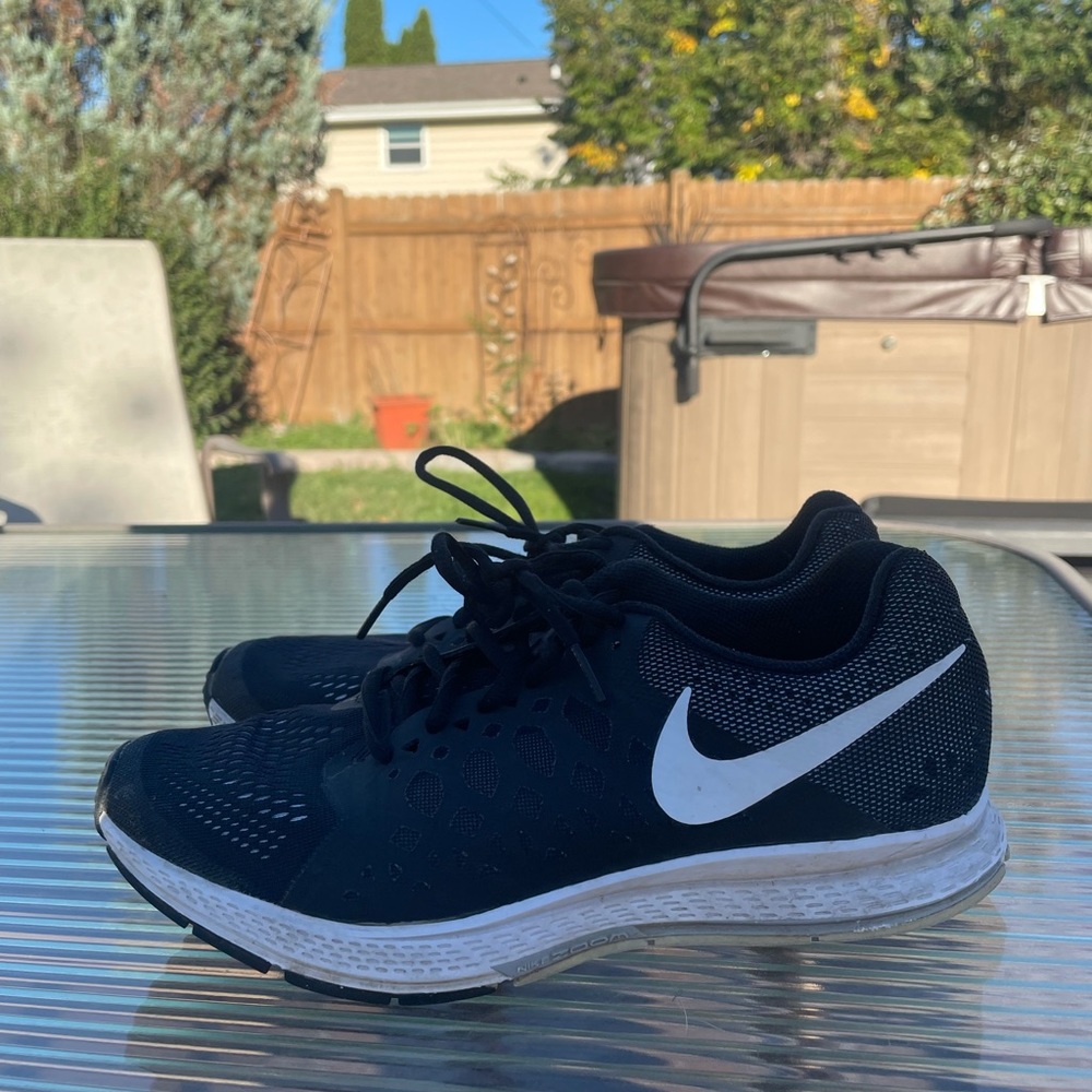 Nike Size 9 Running Shoes
